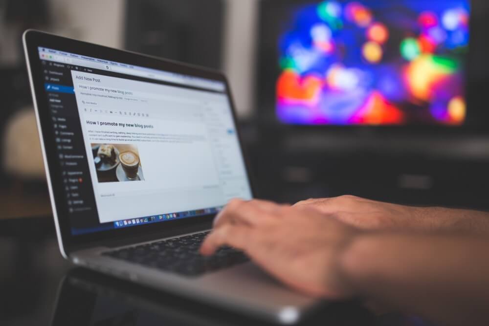 Blog schrijven laptop
